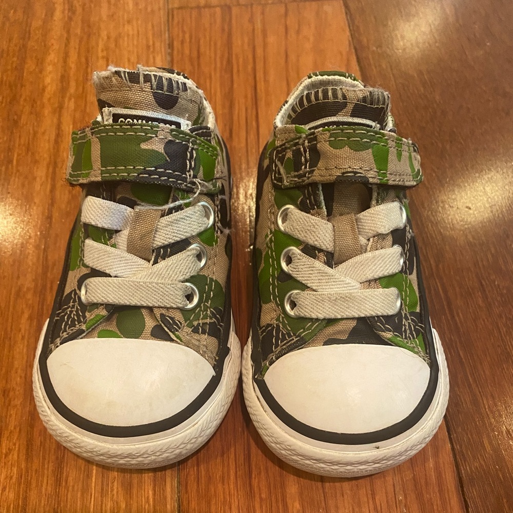 Converse size 4